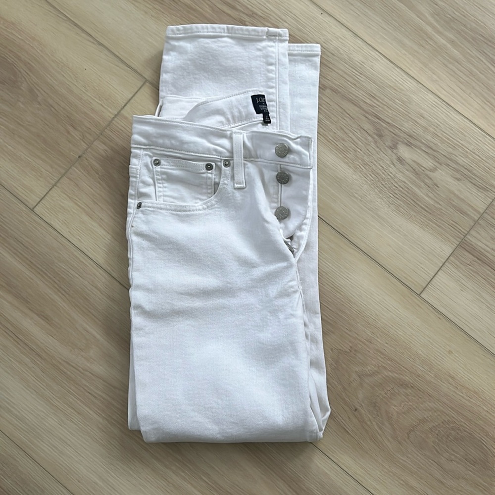 J Crew White Straight Jean. Like new. Too large for me.